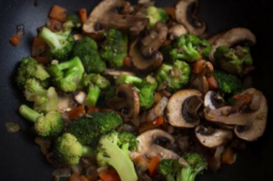 Как приготовить недорогой ужин: рис стир-фрай с овощами